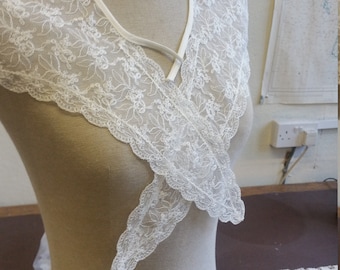 Laura Ashley, parte delantera tipo chal, parte trasera estilo marinero, cuello de encaje vintage. Referencia 2265 c