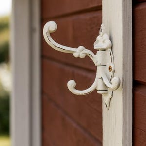 Juego de 3 percheros giratorios de hierro fundido para pared, color óxido, blanco crema, ganchos dobles, ganchos multiusos, estilo shabby chic, nostálgico