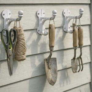 White cast iron double coat hook, iron wall hook, 15x10x4cm, clothes hook, garden tool hook, outdoor hook, iron hook, metal hook