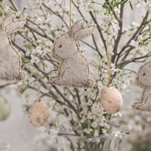 4 Paashaashangers ot538 15 cm Grijs Wit Paasdecoraties Vilten Paashaashangers Stoffen Paashaas Paasdecoraties Paasornamenten Arrangement