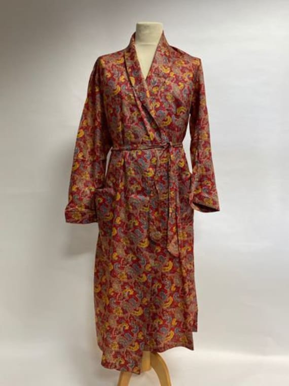 Vintage 1960s paisley men's smoking jacket robe