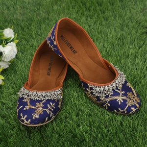 Women indian Flats with beads, Punjabi jutti, jaipuri jutti, slipper, wedding flats,  khussa, mojari, leather flats, ballet flats, slip ons