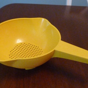 Vintage Tupperware Yellow Strainer, Yellow Tupperware Strainer, Tupperware Yellow Colander  #8571
