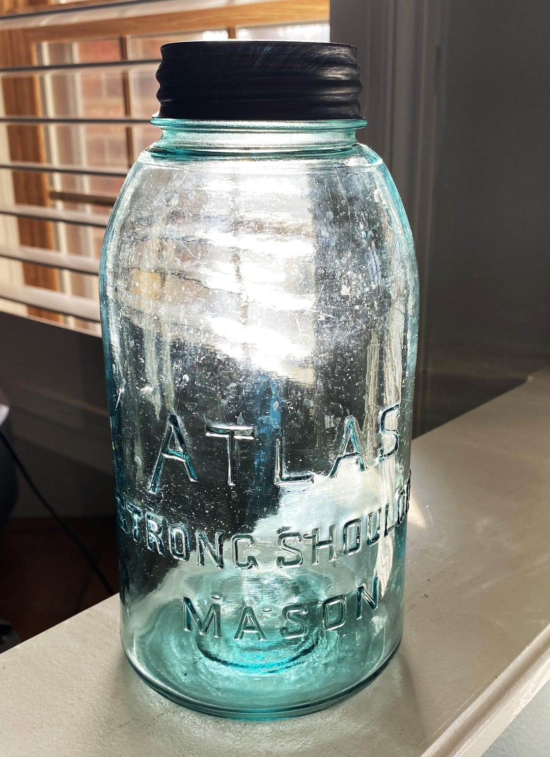 Atlas Strong Shoulder Mason Aqua Blue 1/2 Galllon Mason Jar W/zinc