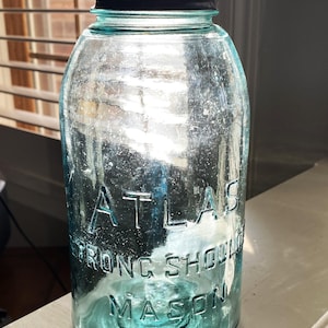 Atlas Strong Shoulder Mason Aqua Blue 1/2 Galllon Mason Jar w/Zinc Lid   #8385