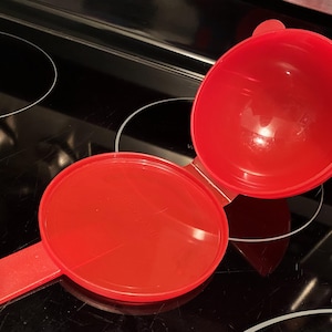 Tupperware Forget Me Not - Tupperware Tomato Keeper    #8429