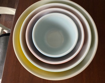 専用ページ　ビンテージ PYREX USA 蓋付　キャニスター旧ロゴ　B Vintage Pyrex Primary Colors Mixing Bowl Set of Four, Pyrex