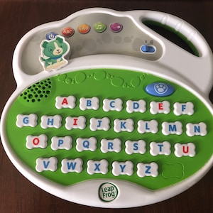 Juguete interactivo de aprendizaje LeapFrog Letter Discoveries, perro Leap Frog, reconocimiento de letras Leap Frog, abecedario Leap Frog, alfabeto Leap Frog n.° 8332