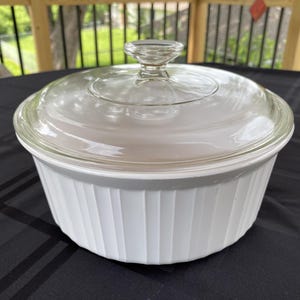 Cocotte avec couvercle blanc français F-1-B Corningware, Cocotte ronde avec couvercle blanc français Corningware # 8565
