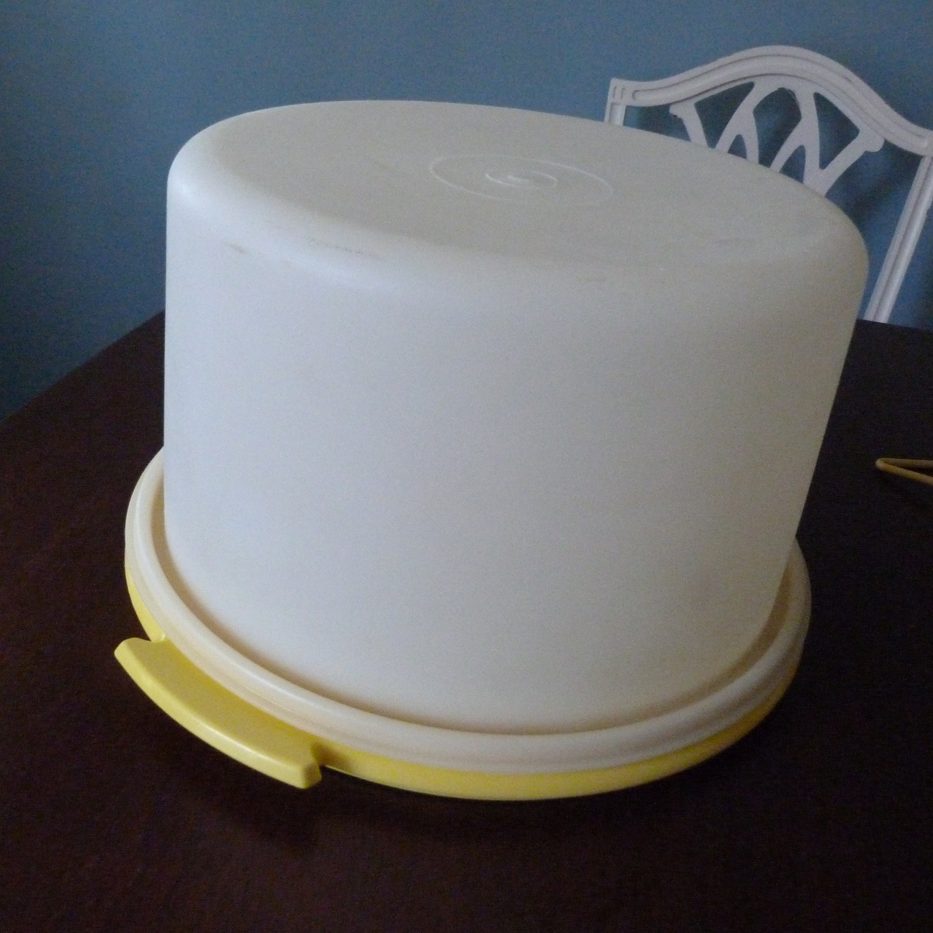 Vintage 1970's Tupperware Harvest Gold Rectangle Sheet Cake Carrier Keeper  622 - Nokomis Bookstore & Gift Shop