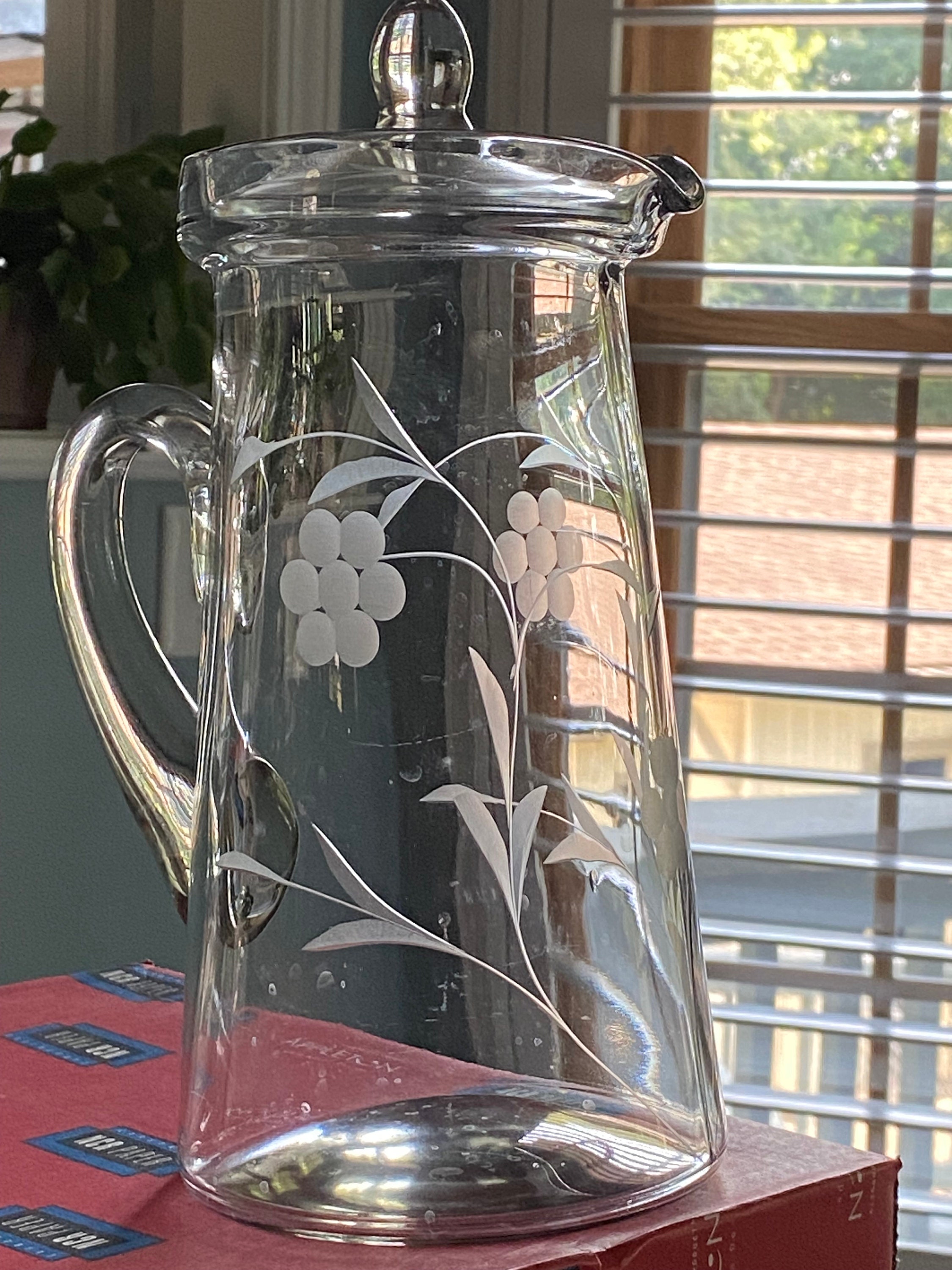 Elegant Clear Glass Pitcher With Crystal-cut Daisy Pattern