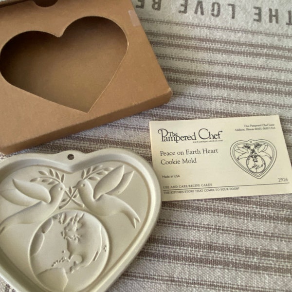De Pampered Chef Peace on Earth Cookie Mold, Pampered Chef Heart Cookie Mold, Pampered Chef Christmas Cookie Mold #2945