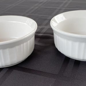 Petits plats à gratin blancs français Corningware - Lot de 2, Cocottes individuelles rondes Corningware # 8566