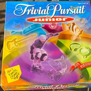 Trivial Pursuit For JUNIORS - Specially Designed for Children 8 and Up (2001) - COMPLETE   Trivial Pursuit Kids  #8447