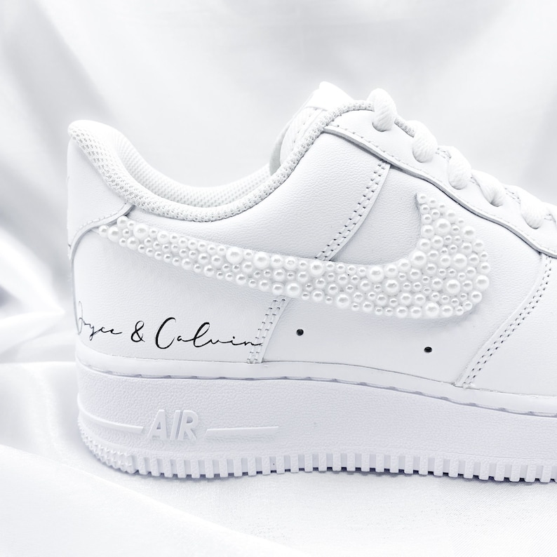 Custom Nike Air Force 1 Brautsneaker Perlen Bild 1