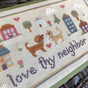 Love Thy Neighbor Cross Stitch Pattern - Instant Download PDF - Met een lieve hond en kat, schattige huizen, harten, bloemen en Bijbelvers