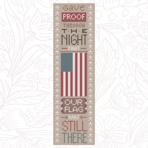 Puede incluir: Patrón de punto de cruz con una bandera estadounidense con el texto "Gave Proof Through The Night -That- Our Flag Was Still There".