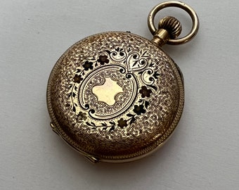 Relógio de bolso/corrente feminino antigo em ouro 14k com caixa decorativa em esmalte. c. 1890. REF. Nº 435