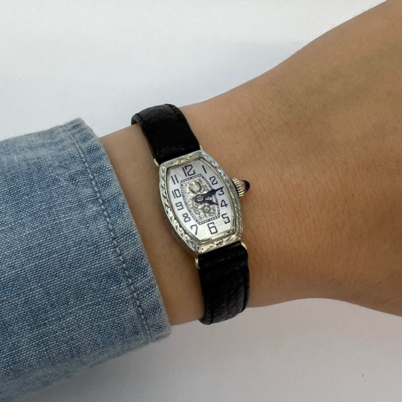 18k White Gold Tonneau Shaped 'Invicta' Ladies Co… - image 2