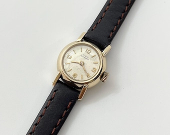 GIRARD PERREGAUX Vintage verguld damespolshorloge met bruine leren band. c. jaren 60. REF-nr. 840