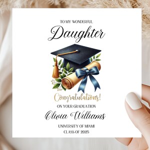 Carte de remise de diplôme personnalisée, Carte de remise de diplôme carrée, Carte de célébration de personne âgée 2025, Carte de voeux de remise de diplôme, C'est ce qu'elle a fait, Remise des diplômes