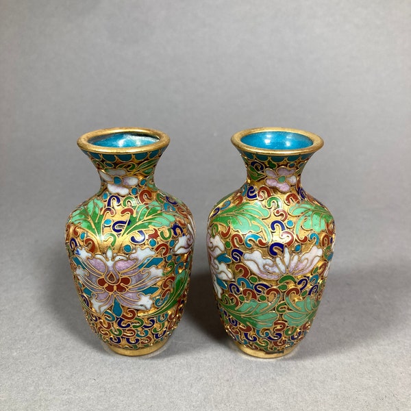 Paar kleine vintage miniature Cloisonne Vasen mit Emaille Blüten