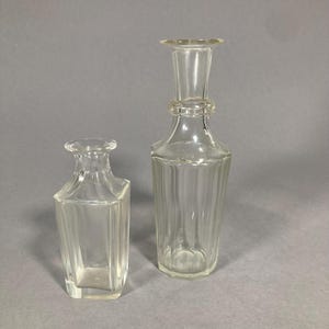 Zwei antike Fläschchen aus Glas mundgeblasen handgeschliffen 19.Jh alt antik Flakons Flaschen