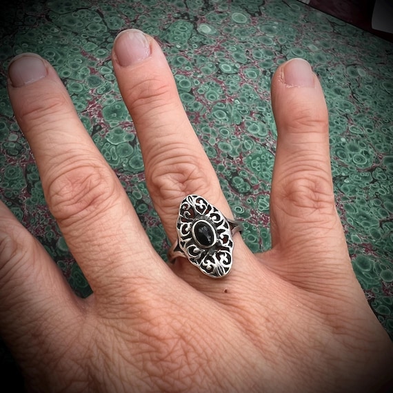 Bague Ancienne En Argent 925 Sertie D'un Cabochon D'onyx Noir - Taille 52,5 - XXe Siècle - Occasion Bel état