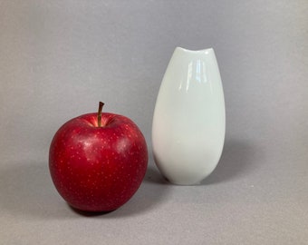 Small white 50s vase Thomas Rosenthal Germany organic design