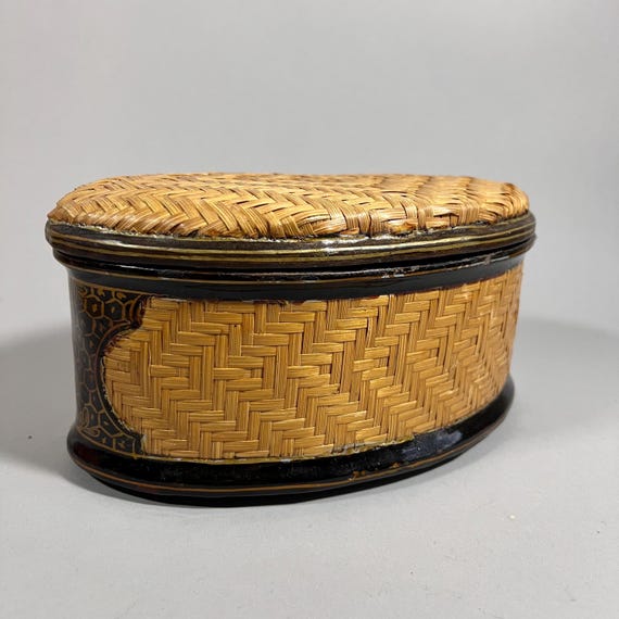 Vintage Lack Bambus Aufbewahrungsbox mit Deckel – Ovale Flechtkiste Chinesisch – Schwarze Lackdetails – Dekorativer Korb 13 x 23 cm