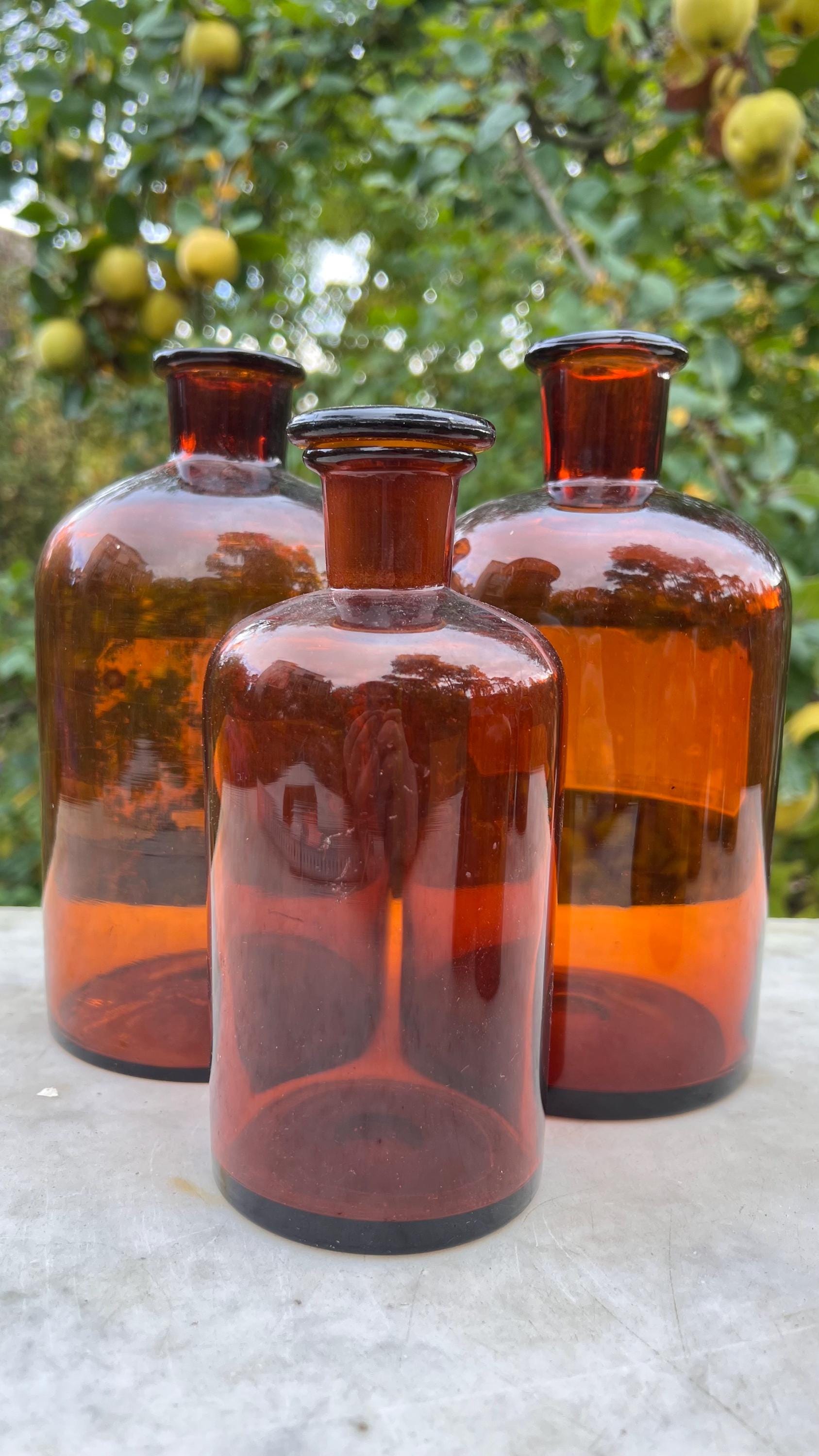 CO.さまおまとめ 【古い石鹸と重曹の容器と蓋付き薬瓶2 【