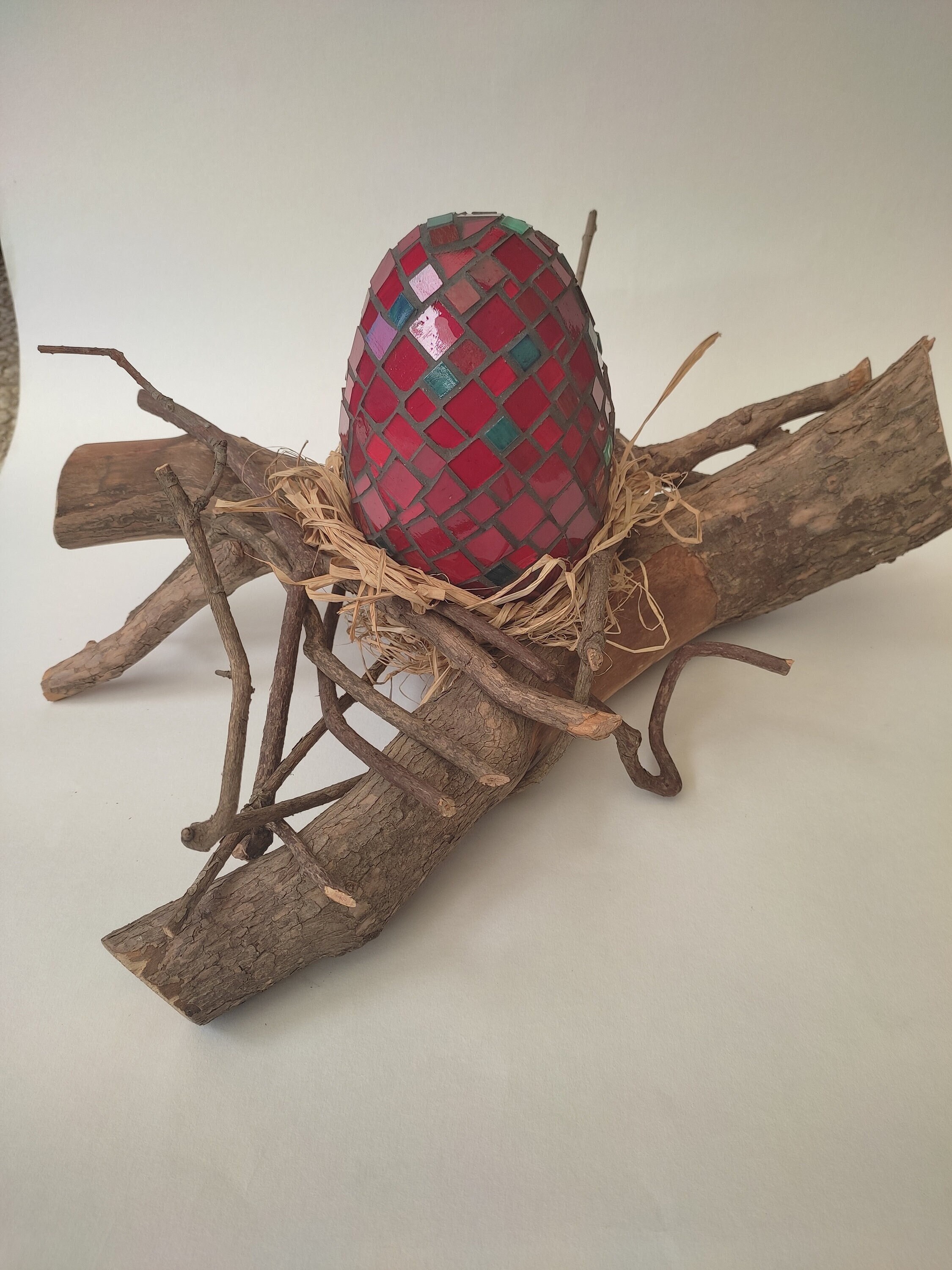 Large dragon egg with nest, mosaic egg, weatherproof, suitable for outdoor use