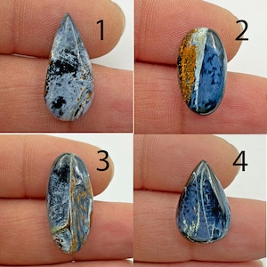 Cabochon ovale a pera in pietersite blu, gemma con retro piatto per incastonatura a filo, castone, effetto cangiante