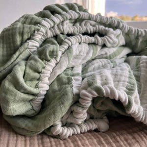 Sábana ajustable de muselina de doble cara con banda elástica, sábana de gasa personalizada para regalo de boda, sábanas de gasa de algodón orgánico para pieles sensibles.