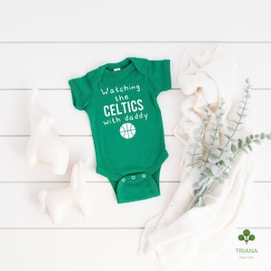 Body unisex verde para el día del partido de baloncesto o camiseta para niños pequeños. Idea de regalo para aficionados al deporte que revela el género del niño.