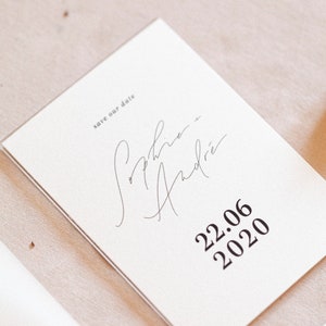Moderne Save the Date Karte zur Hochzeit mit individuellem Kalligrafie Schriftzug
