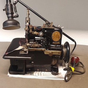 1926 Vintage Overlock Singer 81-3 Symaskinshuvud, 3 trådar, 1 nål. Lampa