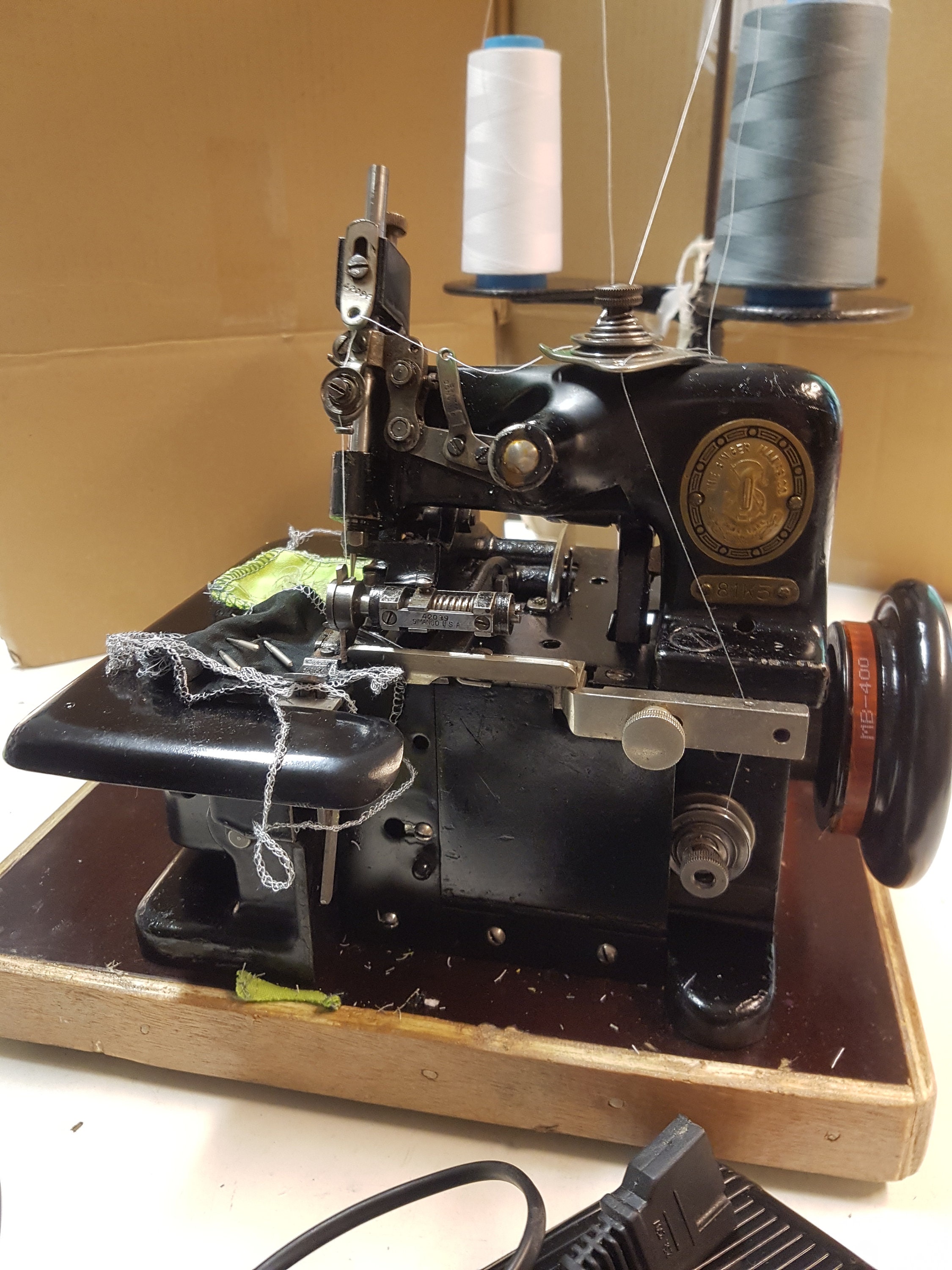 Vintage Serger Singer 81K3, 3 Threads. 