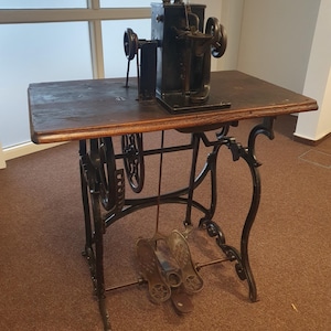 Vintage Rittershausen päls symaskinsbord med fotpedal