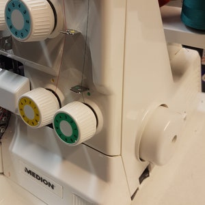 Overlock Medion MD 10685, máquina de coser 3/4 hilos, diferencial imagen 3