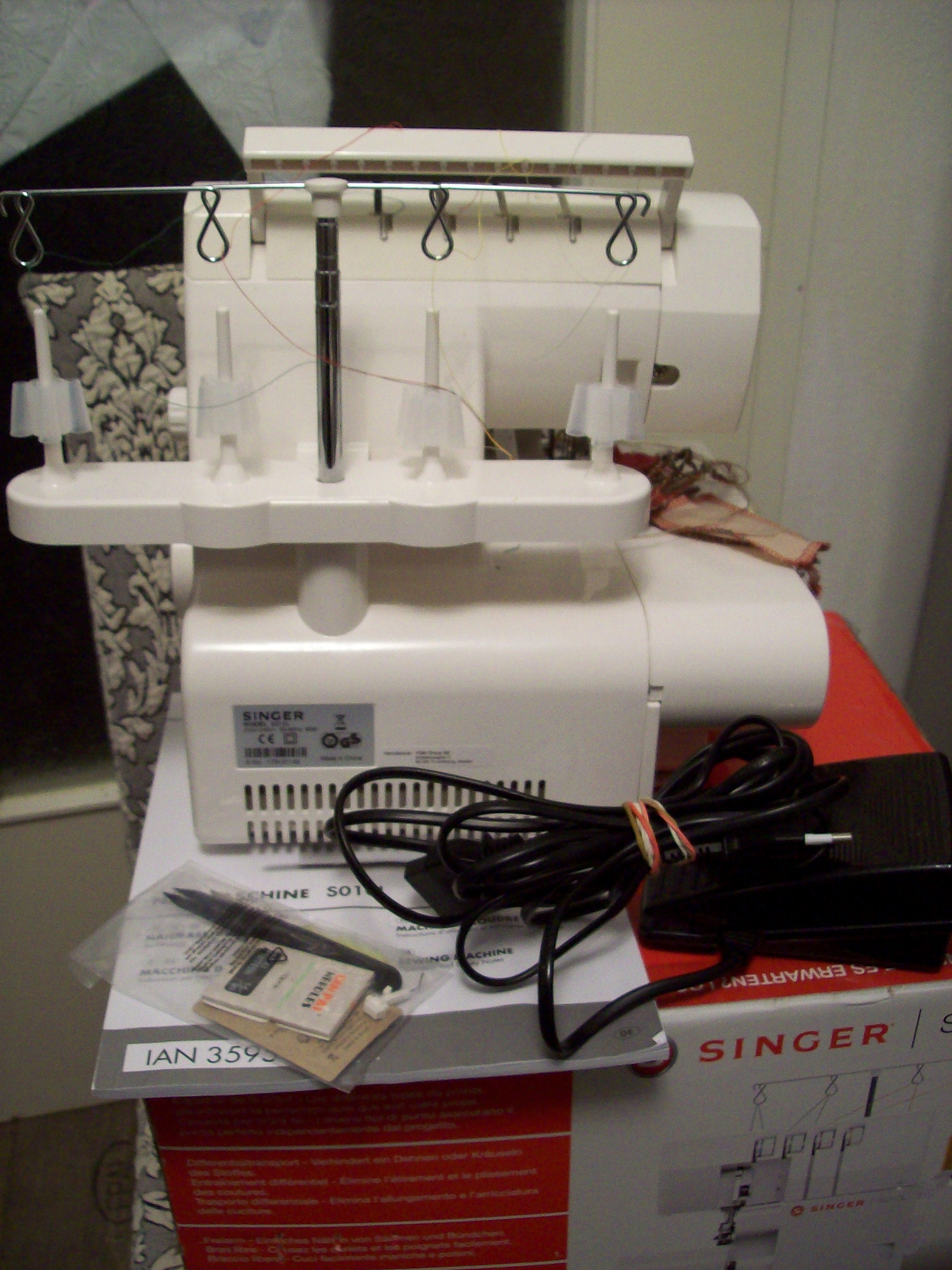 Overlock Singer S010L Sewing Machine 2/3/4 Thread, Differential Feed