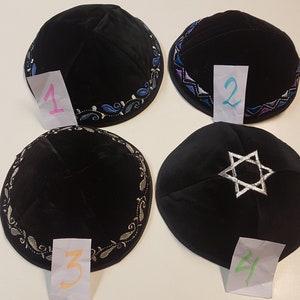 1xKippa, Yarmulke, Kippah,Kipa Black Velvet 16-17 cm Embroidery