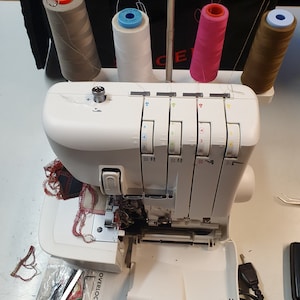 Machine à coudre Overlock Singer S14-78, fil 3/4, différentiel. image 7