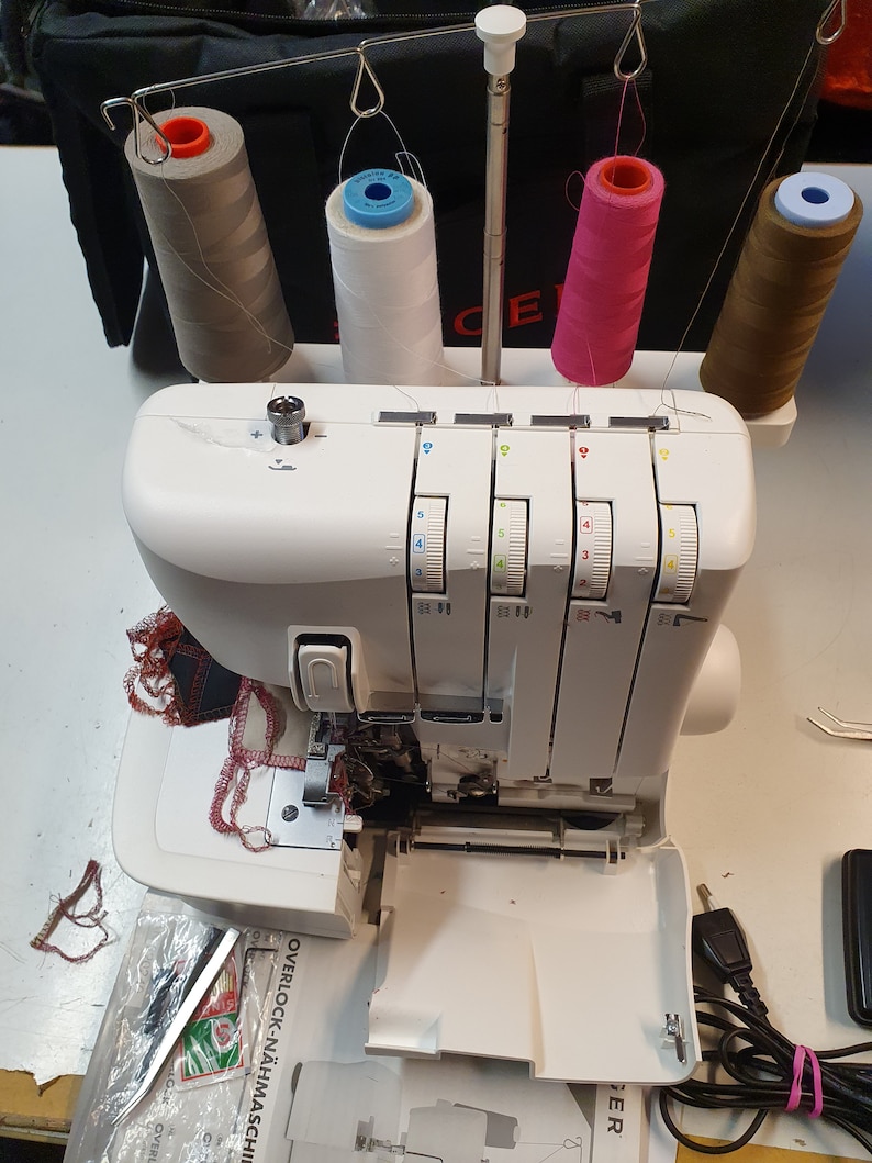 Machine à coudre Overlock Singer S14-78, fil 3/4, différentiel. image 7