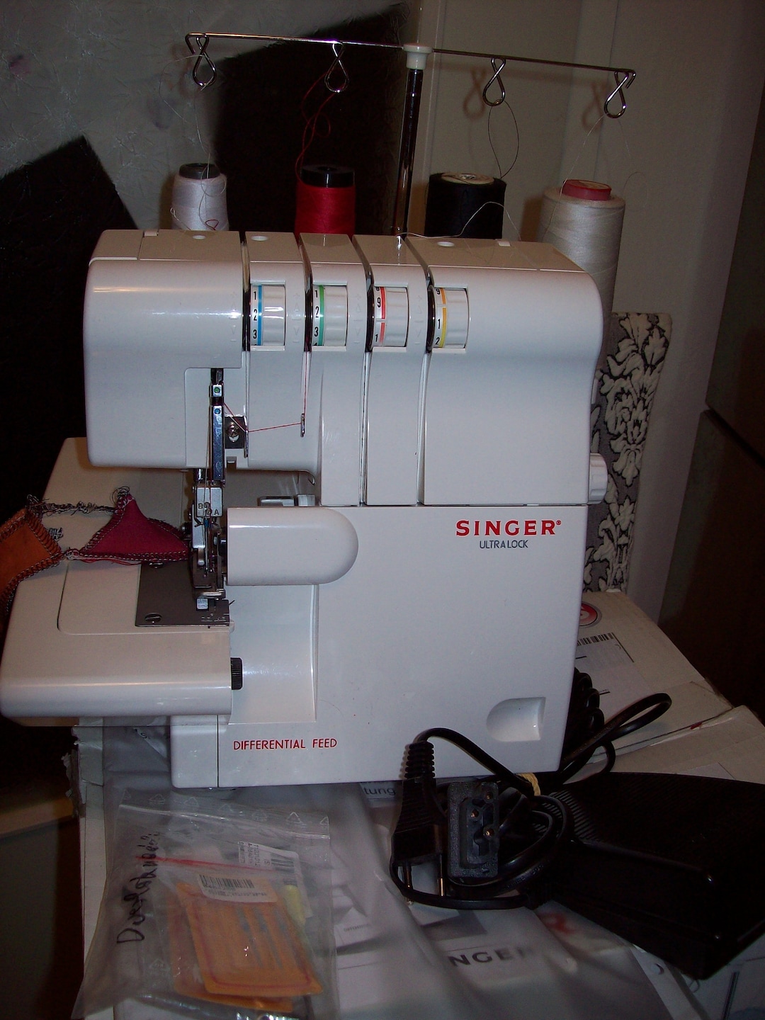 Overlock Singer 14SH654 Sewing Machine 3/4 Thread, Differential