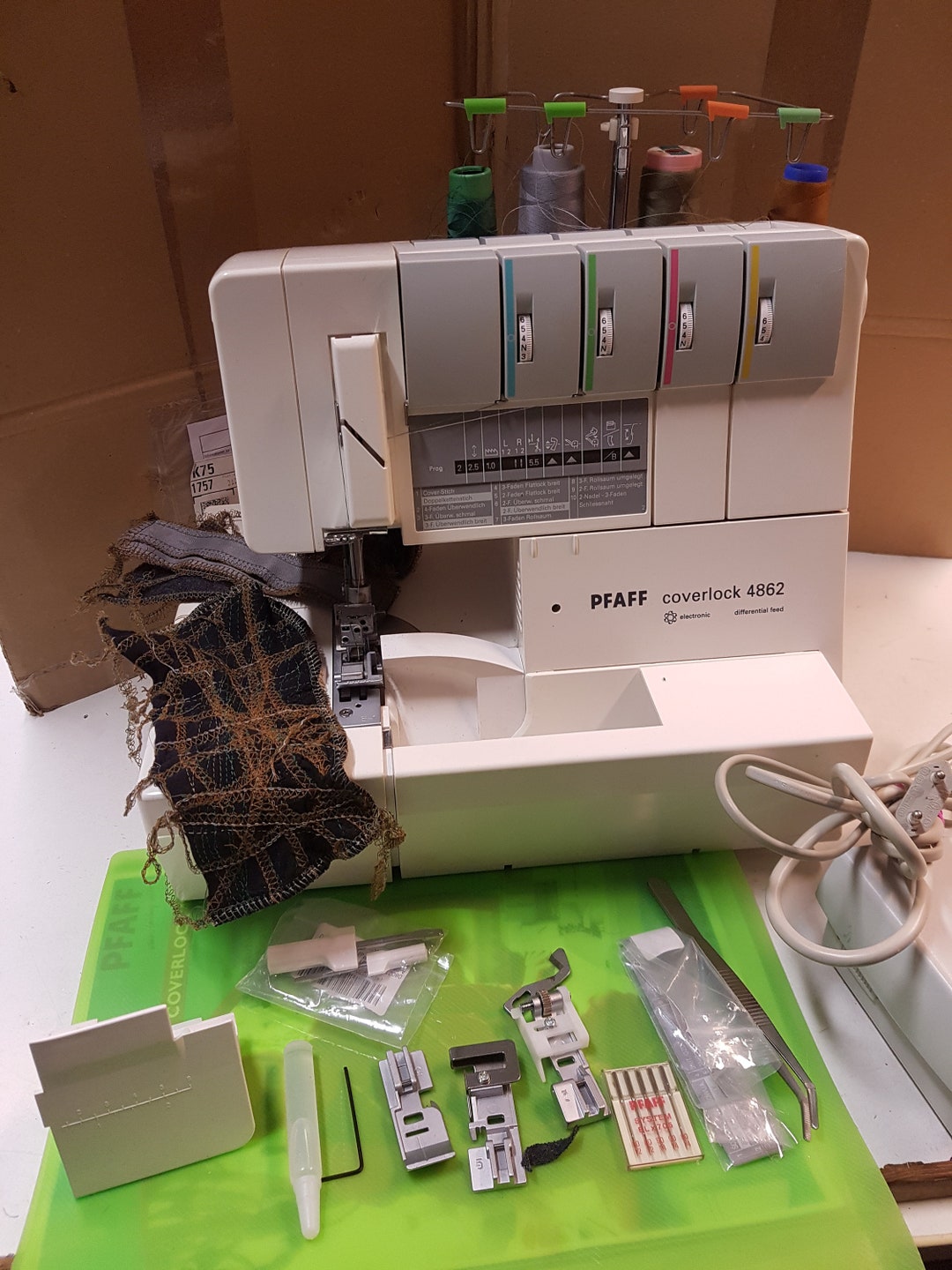 Combined Sewing Machine Overlock / Coverlock PFAFF 4862, 4 Threads