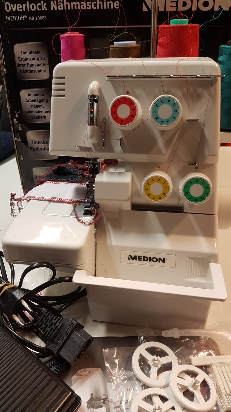 Overlock Medion MD 10685, máquina de coser 3/4 hilos, diferencial imagen 2