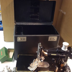 1953 Máquina de coser Singer Featherweight 222K 230V imagen 2