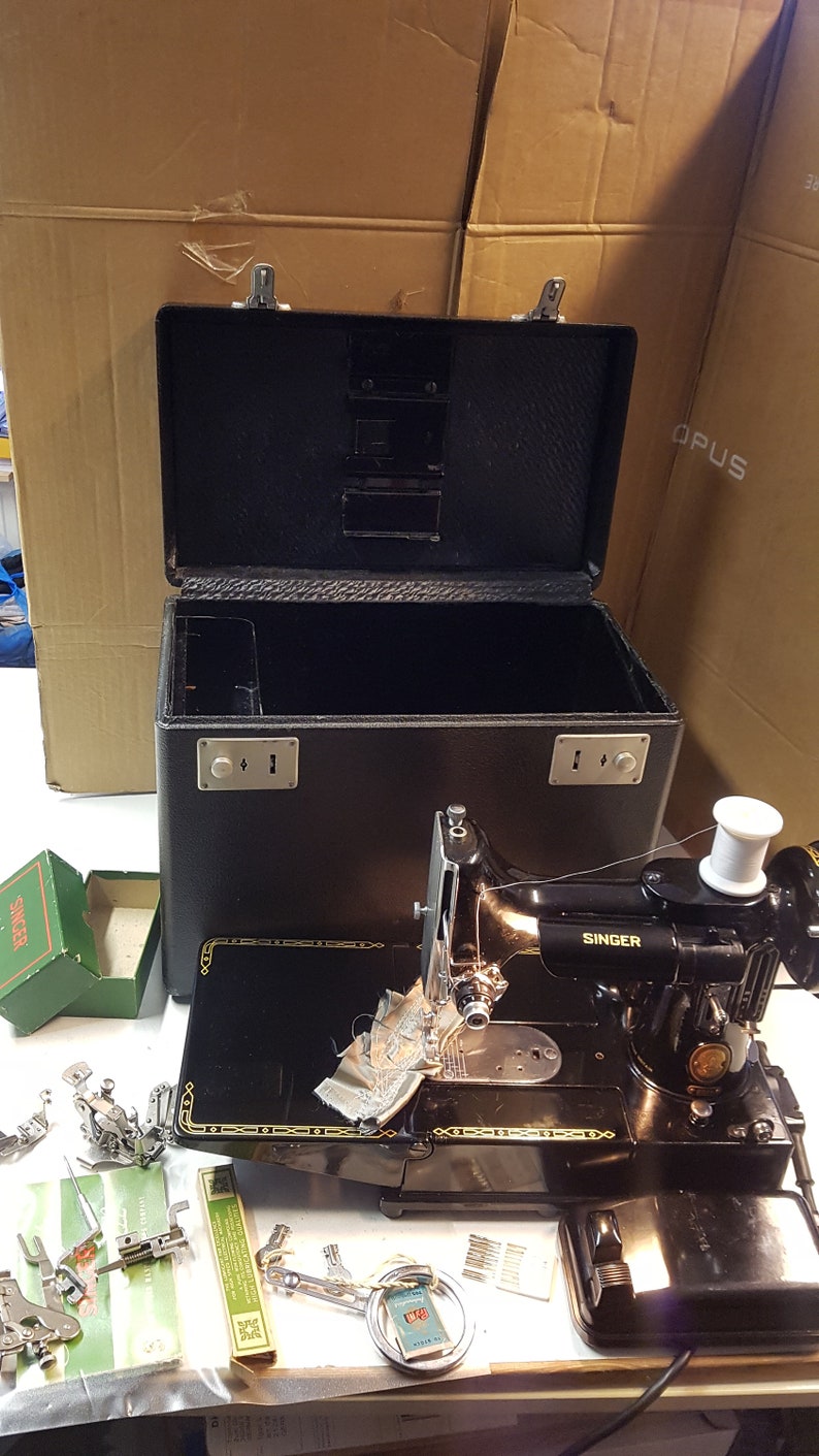 1953 Máquina de coser Singer Featherweight 222K 230V imagen 2