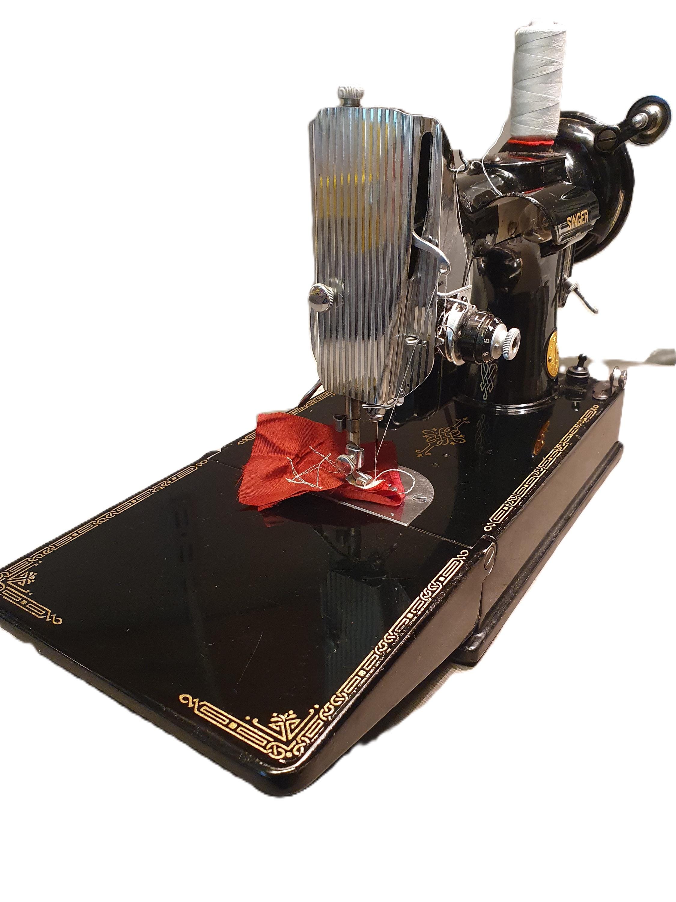 Vintage 1948 Singer Featherweight 221 sewing machine 110-120V